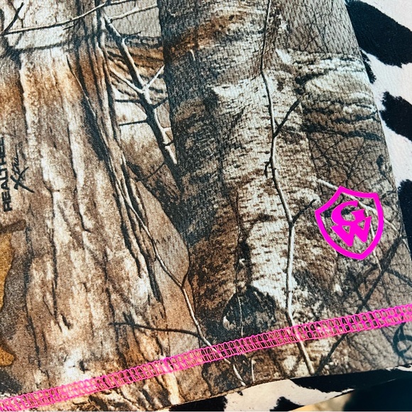 Like New Women’s Camo Shirt by Game Winner - Sz Small - Picture 2 of 4